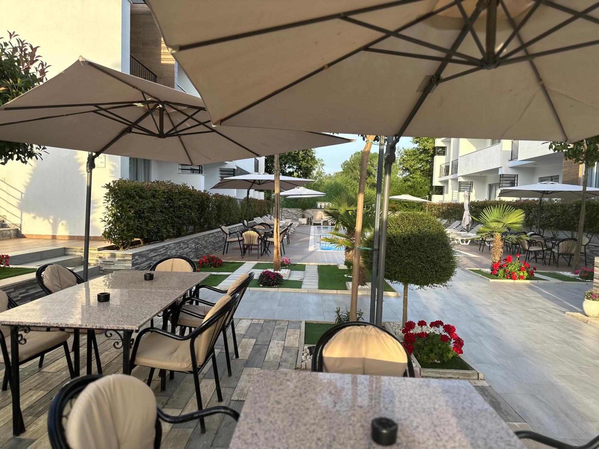 Hotel Halibas Ulcinj Extérieur photo